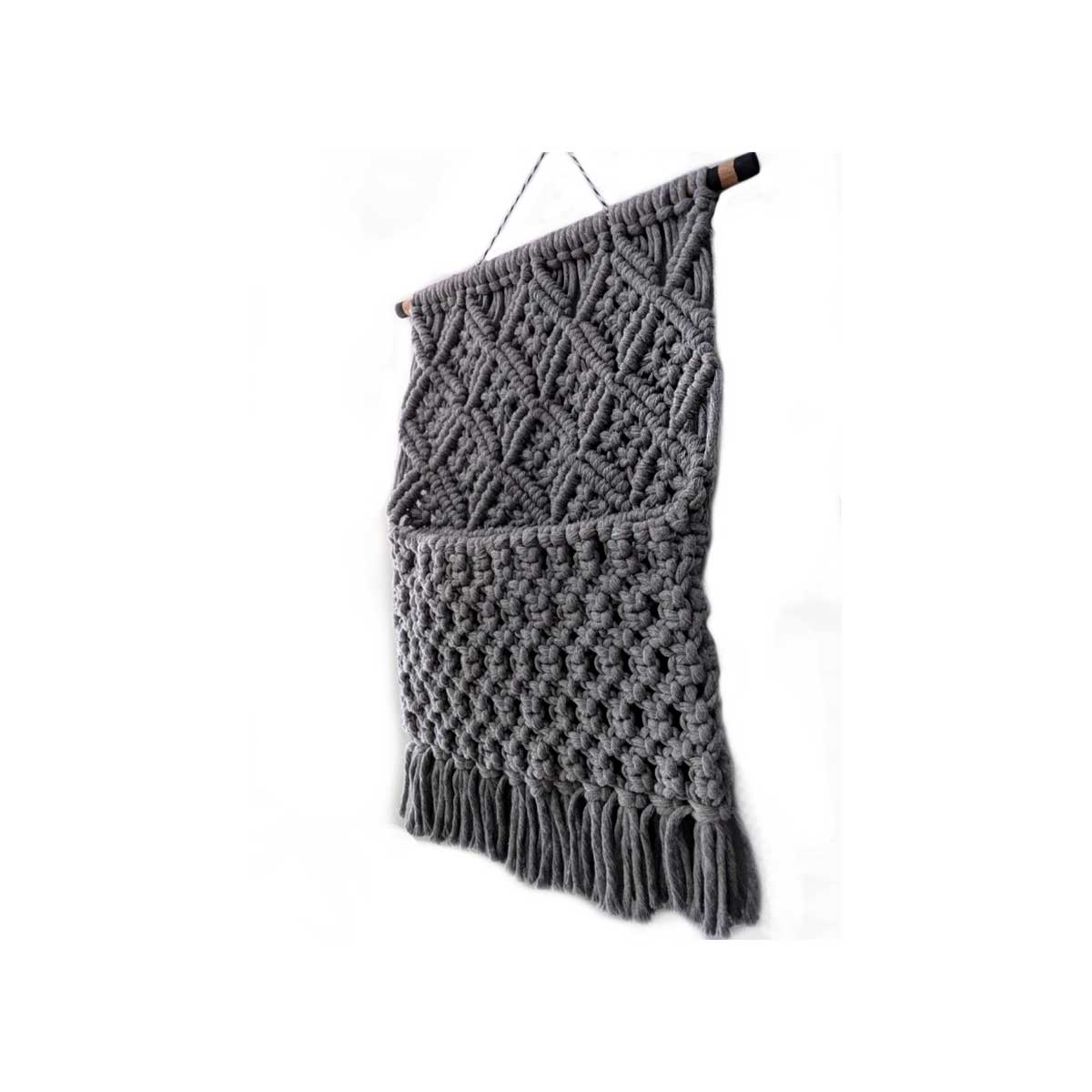 24. Macrame gris