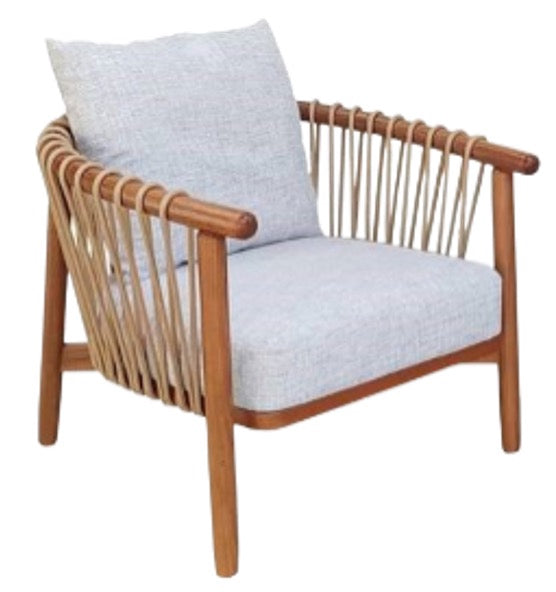 153. Sillón en madera rosa-morada