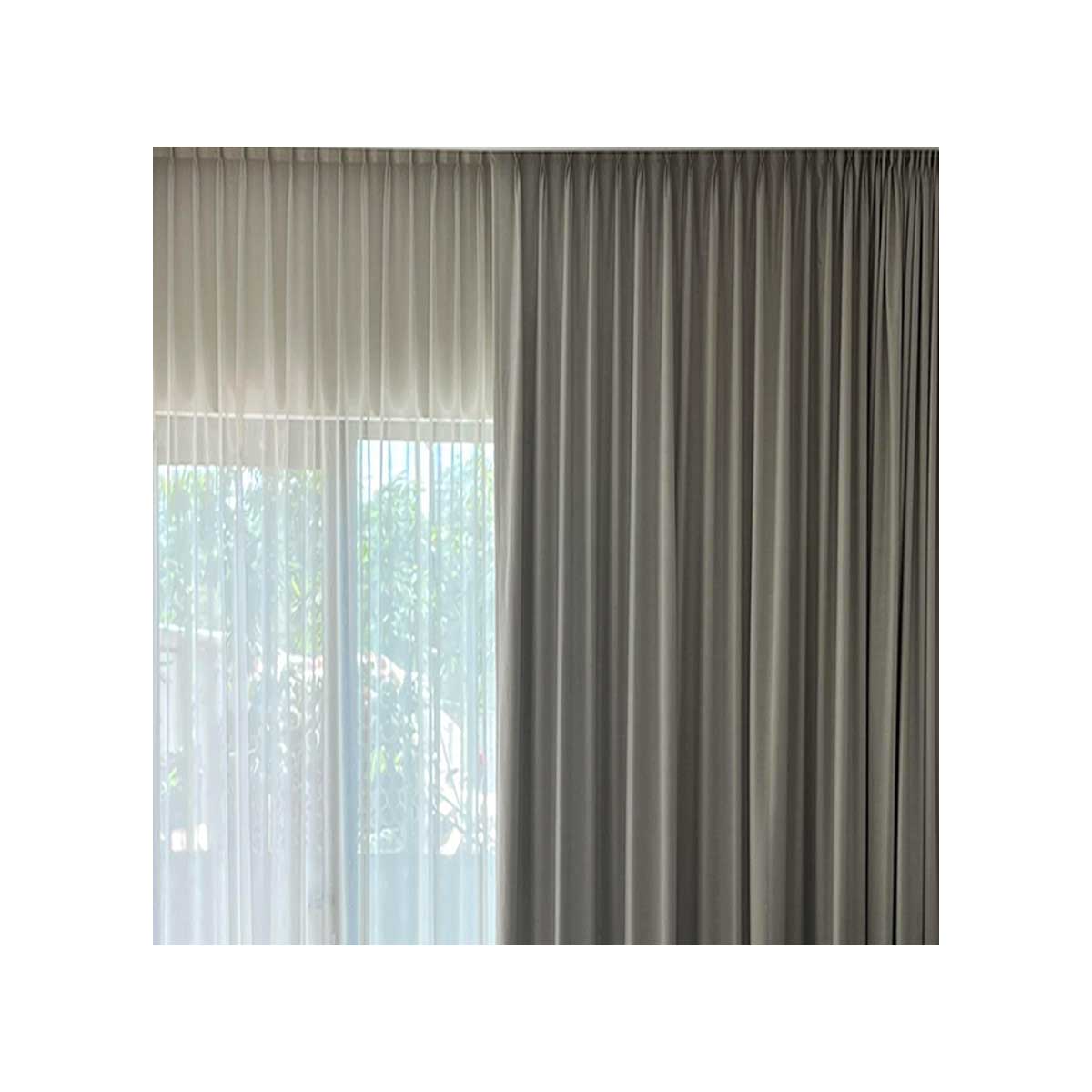 143. Cortina tipo tradicional en tela traslucida "Sonne" y Cortina tipo blackout "Matt/Niht I"