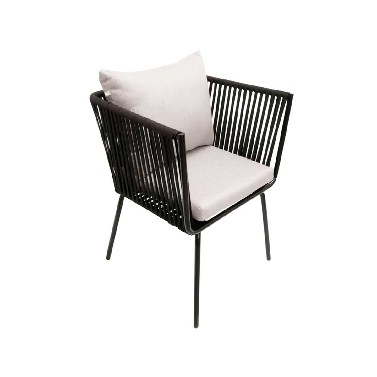 28. Silla negra con cojín beige